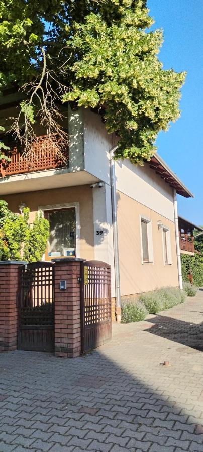 Rozsakert Apartmanhaz Hajduszoboszlo Exterior photo